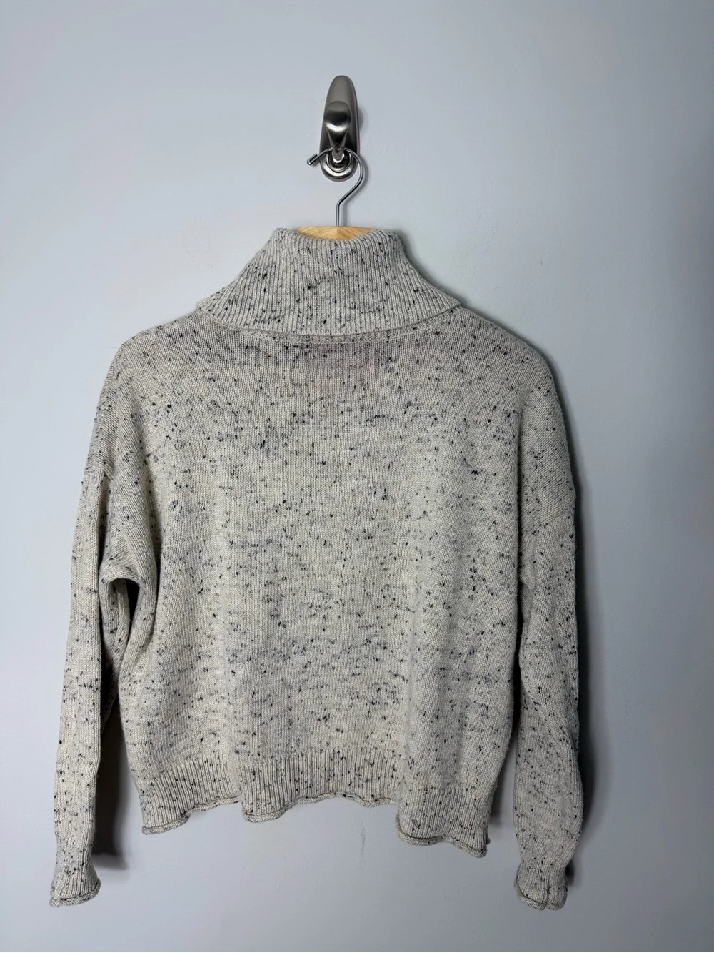 Levitate Seawool Oyster Speckled Turtleneck Sweater – Size Medium -*k
